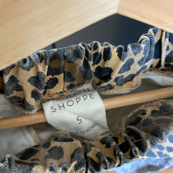 LE BON SHOPPE ARC PANTS IN LEOPARD SIZE SMALL - Picture 3 of 4